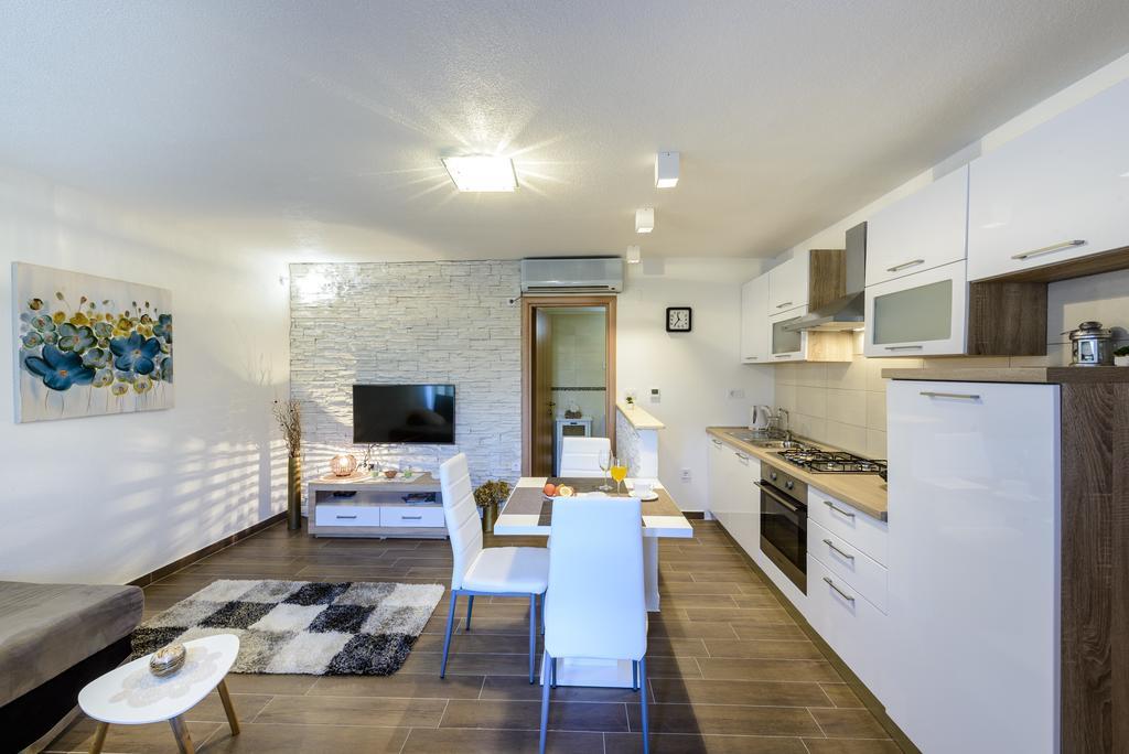 Apartment Mistral - Cosy Apartment With Sea View Молунат Экстерьер фото